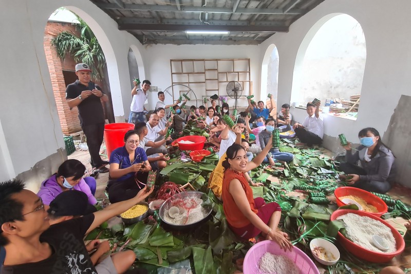 Bình Dương: Gói 10.000 chiếc bánh hỗ trợ đồng bào miền Trung - ảnh 16