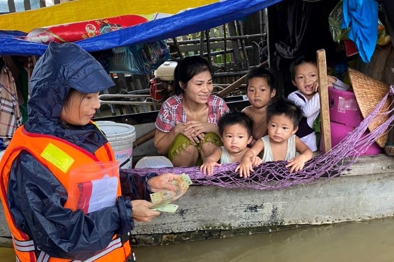 Bình Dương: Gói 10.000 chiếc bánh hỗ trợ đồng bào miền Trung - ảnh 17