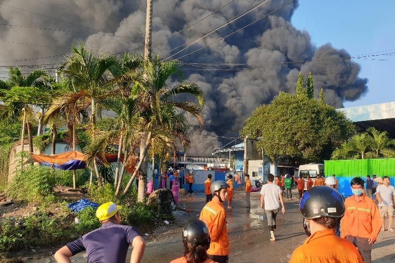 A business in Binh Duong was on fire - photo 1