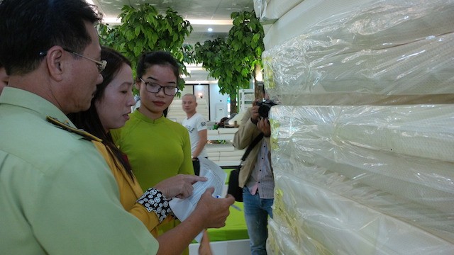 Bên trong showroom được cho là chỉ bán cho khách Trung Quốc có gì? - ảnh 5