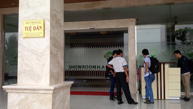 Bên trong showroom được cho là chỉ bán cho khách Trung Quốc có gì? - ảnh 3
