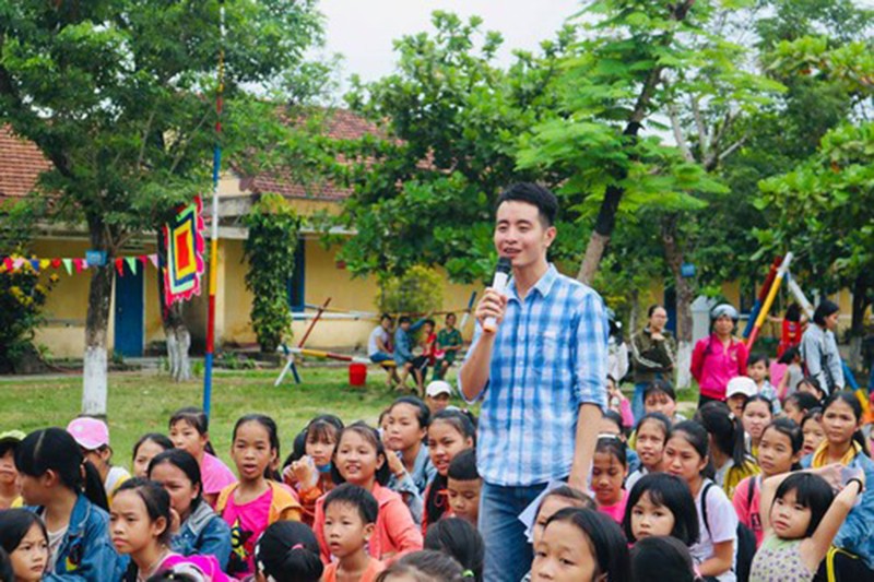 Lớp tiếng Anh miễn phí của thầy Dương Quốc Bảo - ảnh 1