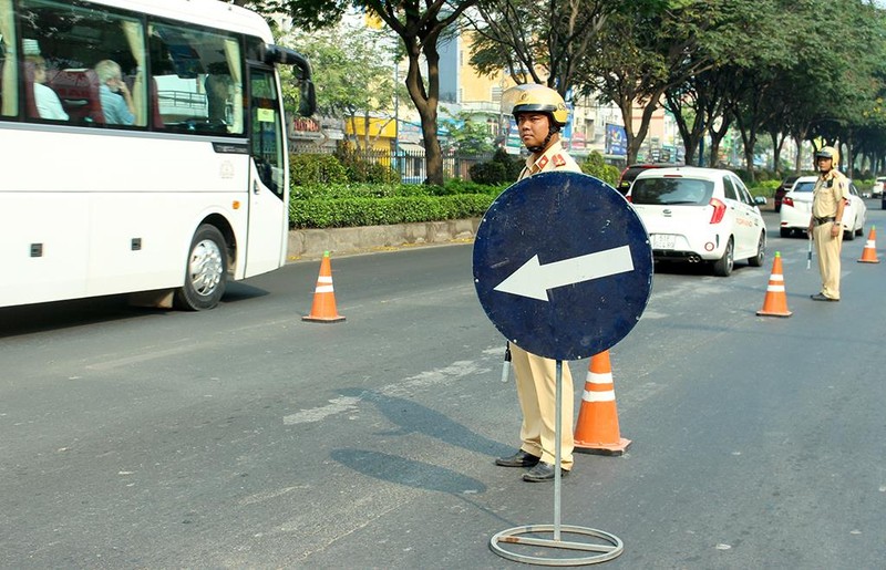 Tài xế không thắt dây an toàn bảo biết luật nhưng… xui, sơ ý - ảnh 1