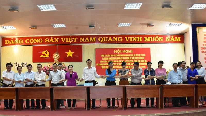 Quận Tân Bình: Buổi tối dân vẫn có thể lên phường nộp hồ sơ - ảnh 1