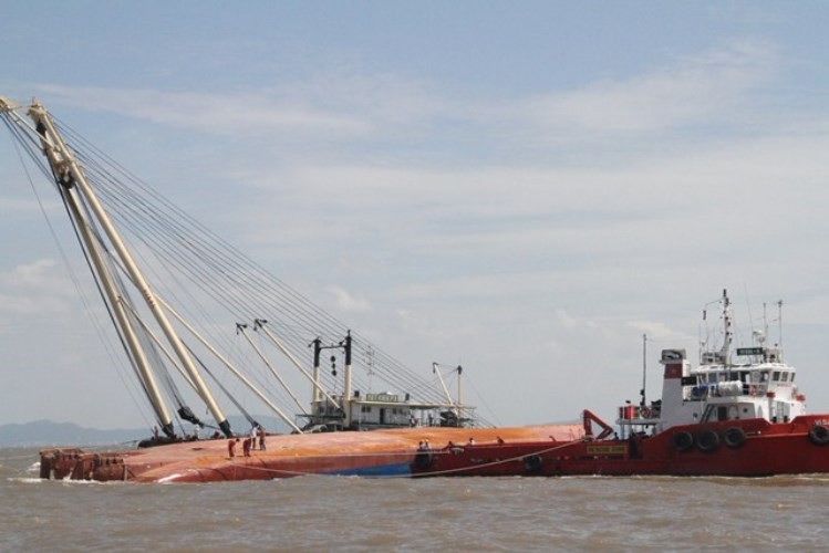 Vụ chìm tàu ở Soài Rạp: Thứ trưởng Bộ GTVT trực tiếp chỉ đạo tìm kiếm - ảnh 1