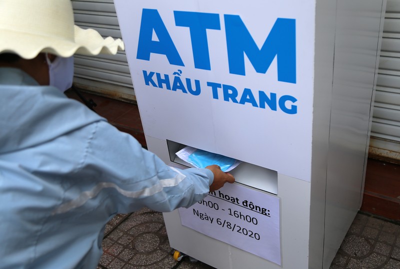 Sài Gòn có thêm “ATM khẩu trang” - ảnh 4