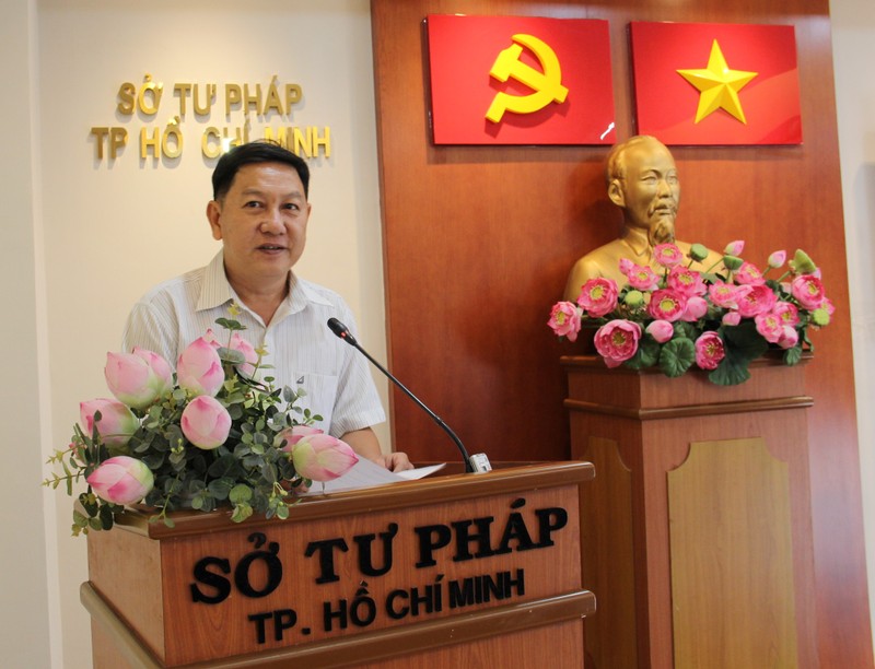 Trao quyết định nhập quốc tịch Việt Nam cho 4 người  - ảnh 3