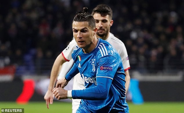 Ronaldo “tịt ngòi”, Juventus thua sốc trước Lyon trên đất Pháp - ảnh 1