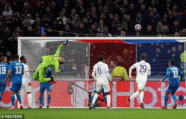 Ronaldo “tịt ngòi”, Juventus thua sốc trước Lyon trên đất Pháp - ảnh 3