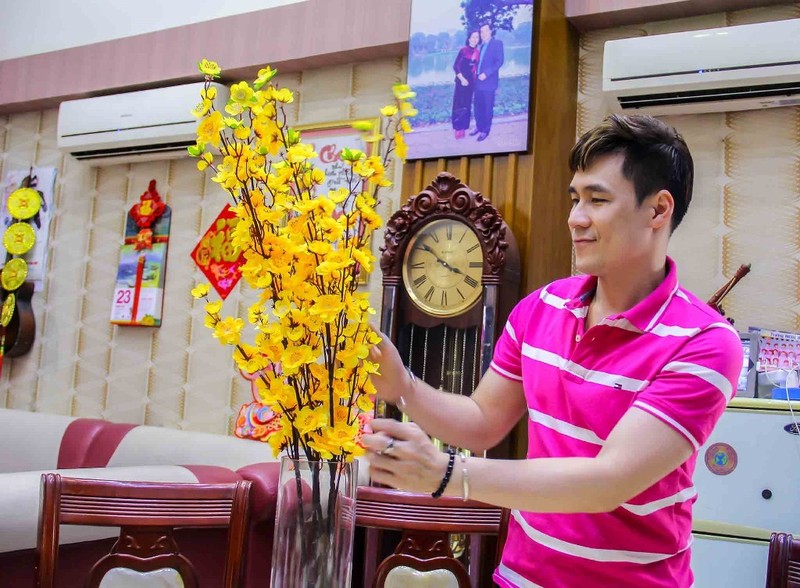 Khánh Phương tặng 200 phần quà cho người thân, bạn bè dịp tết - ảnh 1