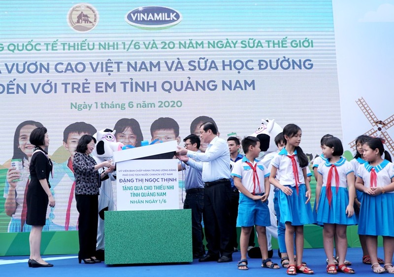 Vinamilk: mang niềm vui uống sữa cho 34.000 trẻ em Quảng Nam - ảnh 1