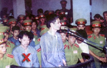Khánh trắng (dấu X) vẫn rất bình tĩnh trước phiên toà