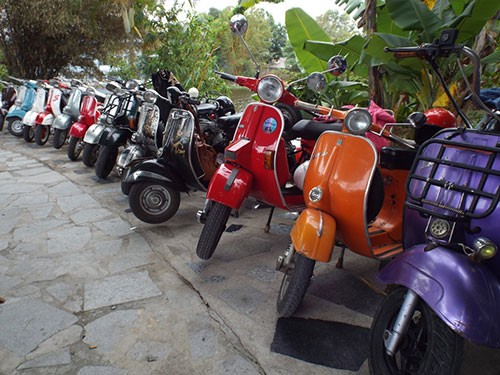 Gần 300 xe Vespa cổ tham dự Festival biển Nha Trang - 2015 - ảnh 1