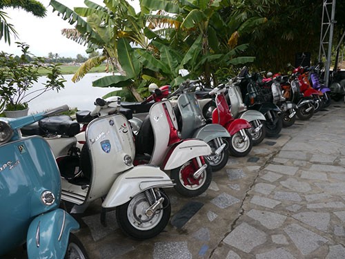 Gần 300 xe Vespa cổ tham dự Festival biển Nha Trang - 2015 - ảnh 2