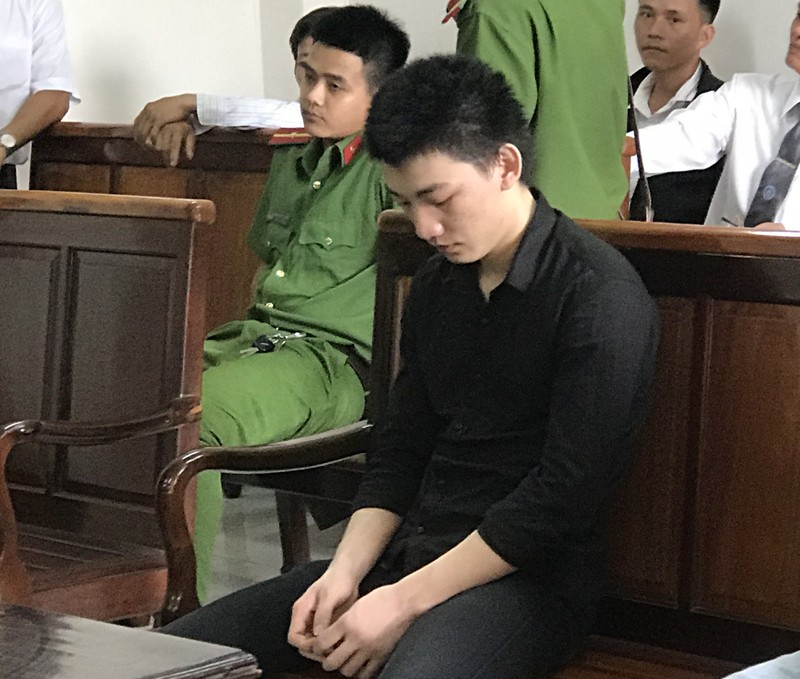 Ngồi tù vì 'yêu' bạn gái nhí 15 tuổi - ảnh 1