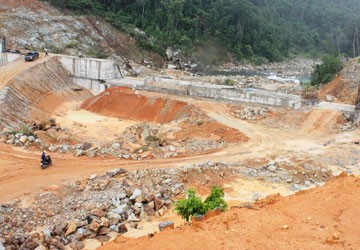 Thủy điện nhỏ “nuốt” hàng trăm hecta rừng | Thời sự | PLO
