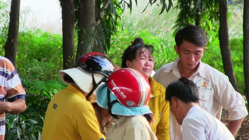 Vớt được thi thể người đàn ông để lại điện thoại rồi nhảy cầu tự vẫn - ảnh 1