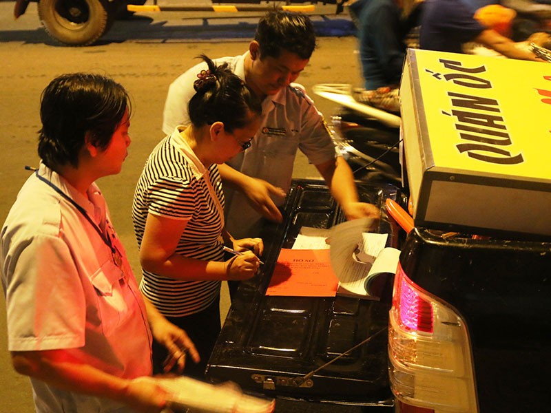 Dọn vỉa hè trên 'đường ăn nhậu' ở Sài Gòn - ảnh 3