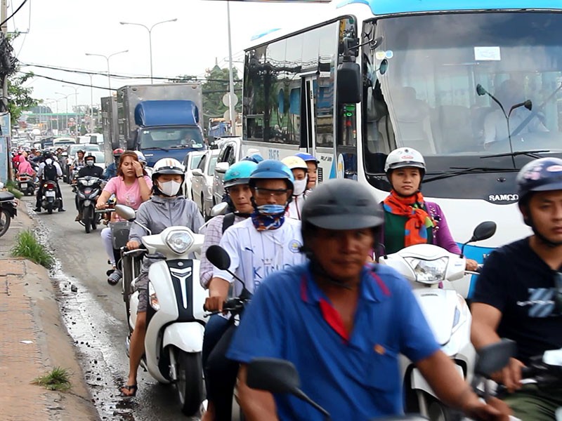 Kẹt xe kéo dài từ Bình Dương lên TP.HCM sau va chạm - ảnh 3