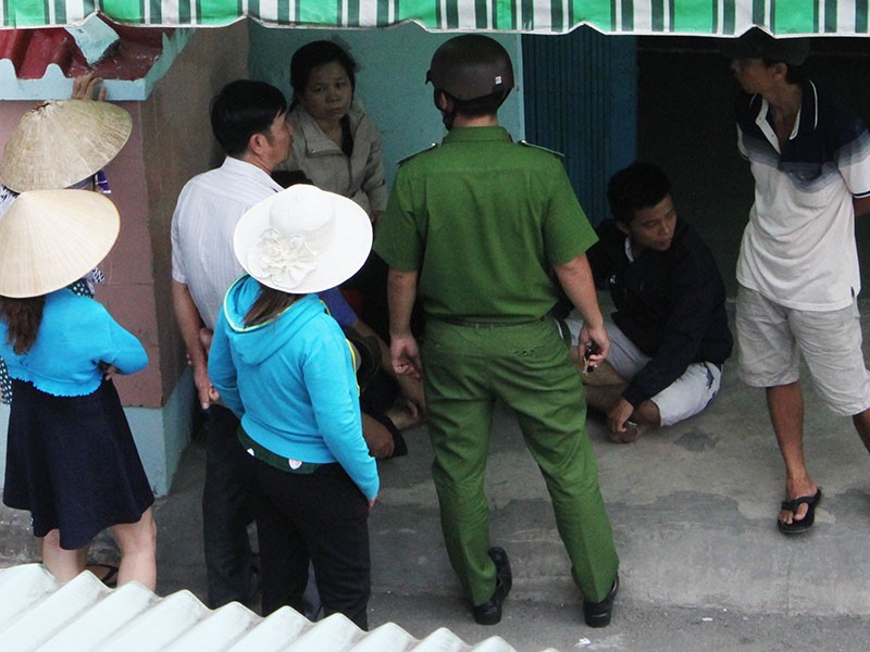 Tường trong nhà kho đổ sập đè chết 2 công nhân - ảnh 2