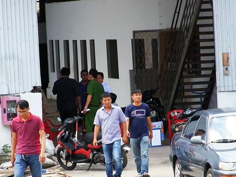 Tường trong nhà kho đổ sập đè chết 2 công nhân - ảnh 1