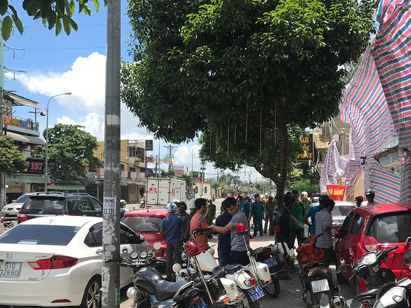 Chủ quán nhậu bị tố gọi người đập 6 ô tô Grab - ảnh 1
