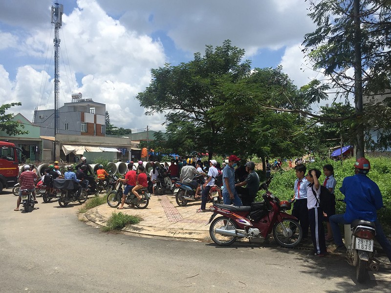 Cháy nhà, 2 vợ chồng già tháo chạy ra ngoài - ảnh 2