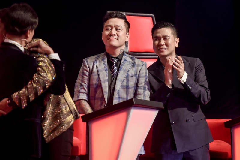 Tuấn Ngọc khóc nức nở khi đội anh đăng quang The voice 2019 - ảnh 1