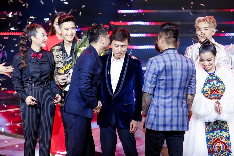 Tuấn Ngọc khóc nức nở khi đội anh đăng quang The voice 2019 - ảnh 2