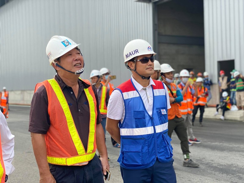 Đang ráp đoàn tàu metro 1 lên depot Long Bình - ảnh 1