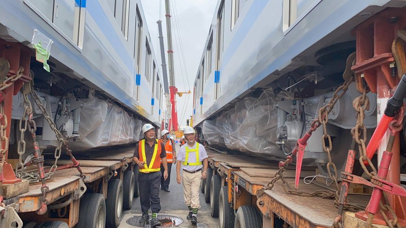 Đang ráp đoàn tàu metro 1 lên depot Long Bình - ảnh 3