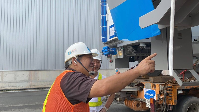 Đang ráp đoàn tàu metro 1 lên depot Long Bình - ảnh 2