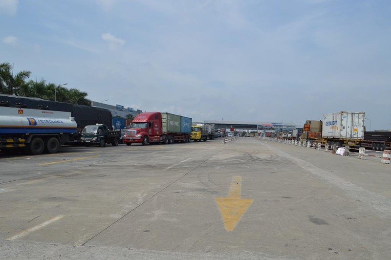 Kẹt xe ở cửa ngõ phía Đông TP.HCM ngày đầu nghỉ lễ - ảnh 1