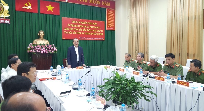 Bí thư Nguyễn Thiện Nhân chúc Tết các đơn vị công an, quân đội - ảnh 1