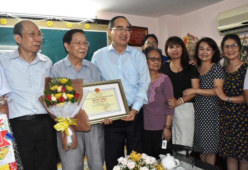 Bí thư Nguyễn Thiện Nhân và các lãnh đạo thăm người cao tuổi - ảnh 2