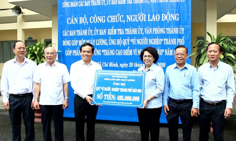 TP.HCM: Cán bộ dành 1 ngày lương ủng hộ người nghèo - ảnh 1
