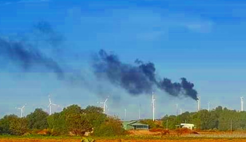 Cháy lớn trụ điện gió cao gần 100 m tại  Bình Thuận - ảnh 2