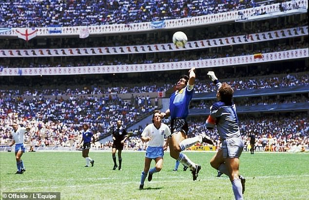 Sốc: Huyền thoại bóng đá Maradona qua đời - ảnh 2