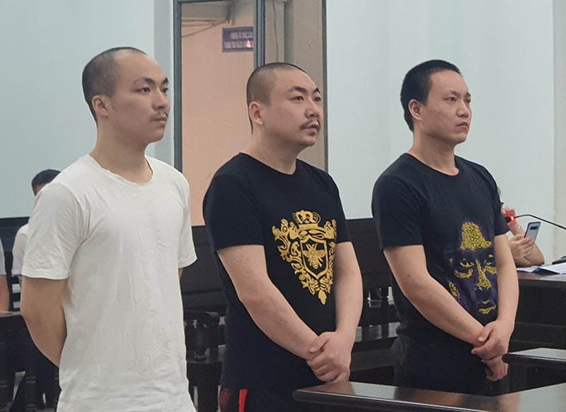 Phạt 3 người Trung Quốc chém chết đồng hương bị phạt 43 năm tù - ảnh 1
