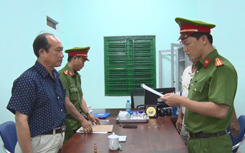 Cựu Phó Chủ tịch thị xã Đông Hòa bị khởi tố 2 tội  - ảnh 2