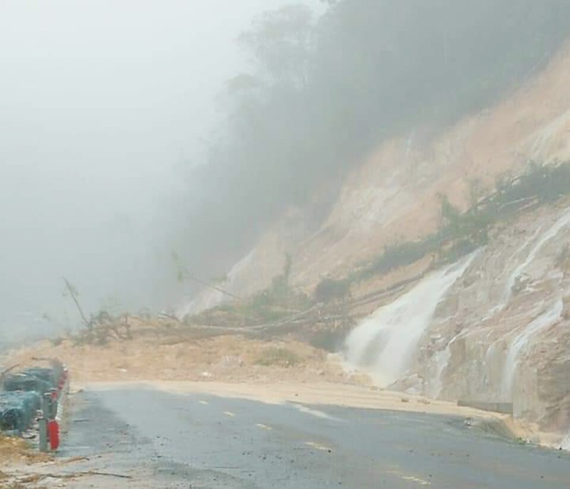 Đóng đường Nha Trang- Đà Lạt do sạt lở ở đèo Khánh Lê - ảnh 2