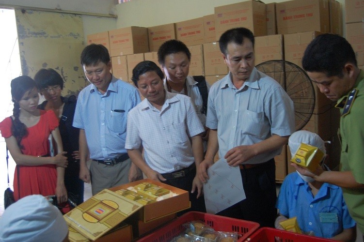 Tám đoàn liên ngành kiểm tra thực phẩm Tết Trung thu - ảnh 1