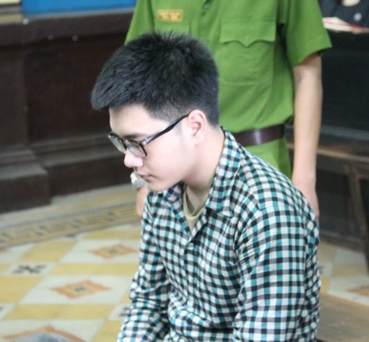 Nam sinh viên đầu độc, phân xác bạn đồng tính lãnh án - ảnh 1