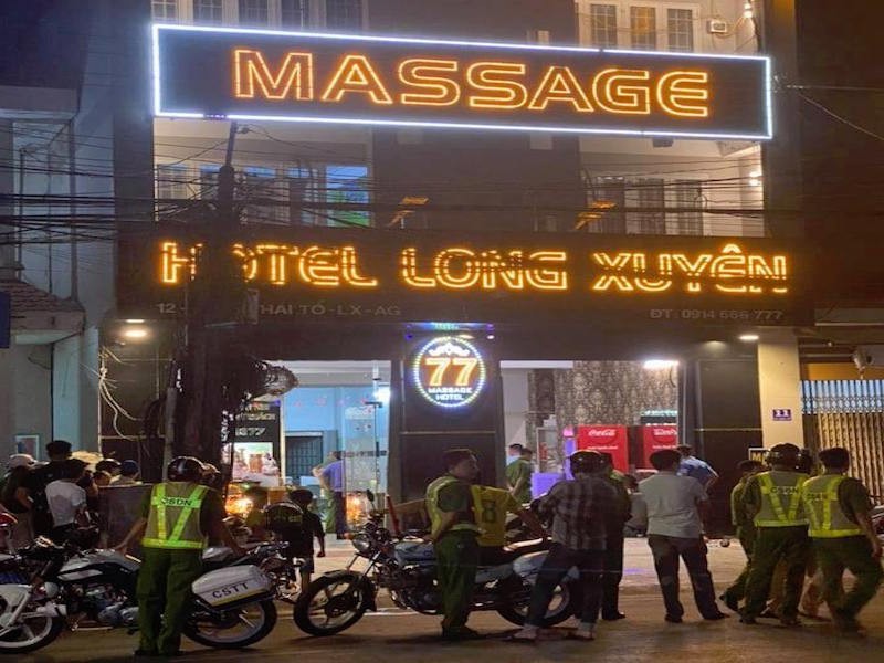 Pháp lý vụ nhân viên massage 16 tuổi đâm khách vì bo thiếu - ảnh 1
