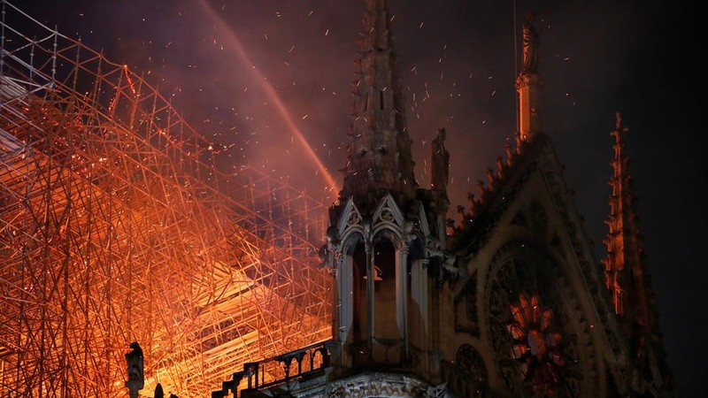 Công bố nguyên nhân ban đầu vụ cháy Nhà thờ Đức Bà Paris - ảnh 1