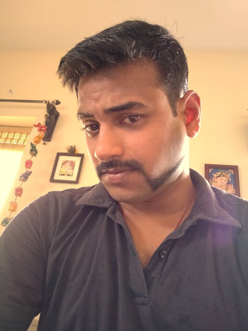 Kiểu râu ‘gây sốt’ của phi công Ấn Độ - Ảnh 4.
