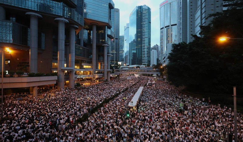 Giải tán 1 triệu người, Hong Kong tạm 'qua cơn sóng gió' - ảnh 1