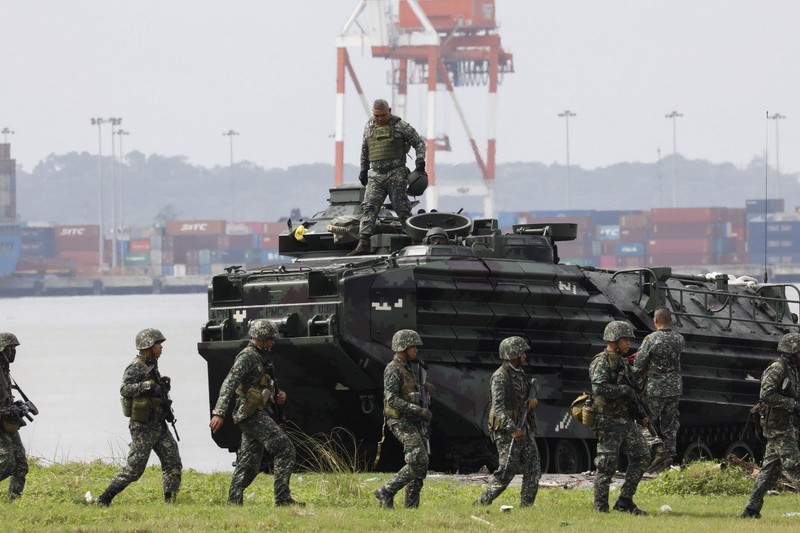 Philippines tập trận 'tái chiếm đảo' ngay sát biển Đông - ảnh 1