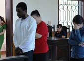 Hai cô gái liên kết với chàng trai da đen lừa đảo cùng hầu tòa