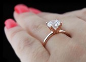 Cướp ngân hàng để mua nhẫn cầu hôn